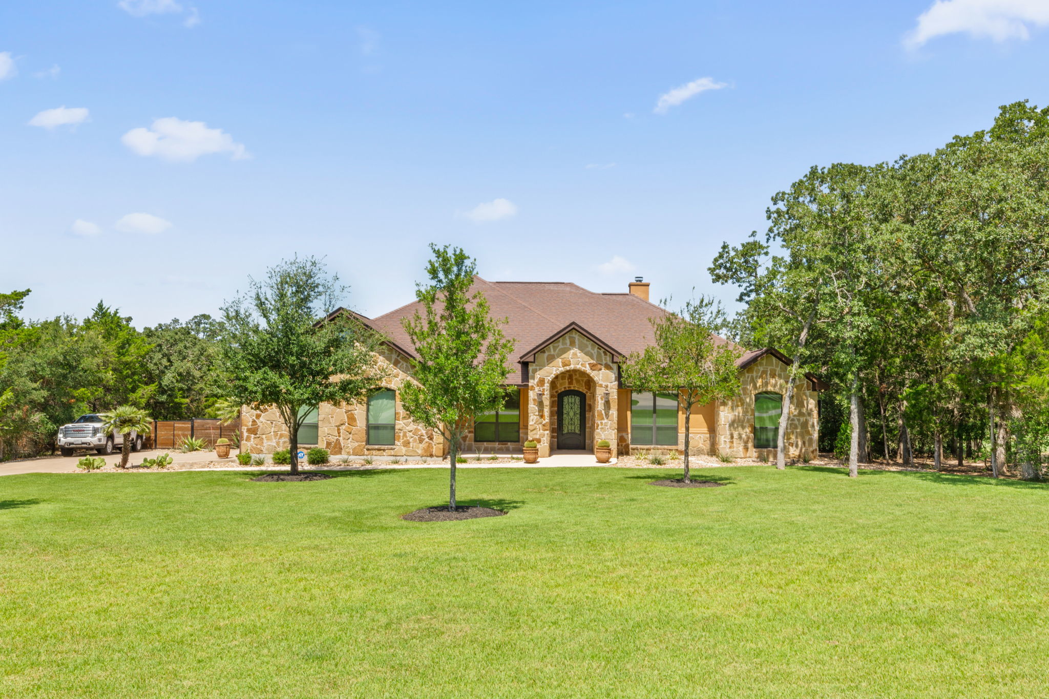 Photo of Listing #3491910