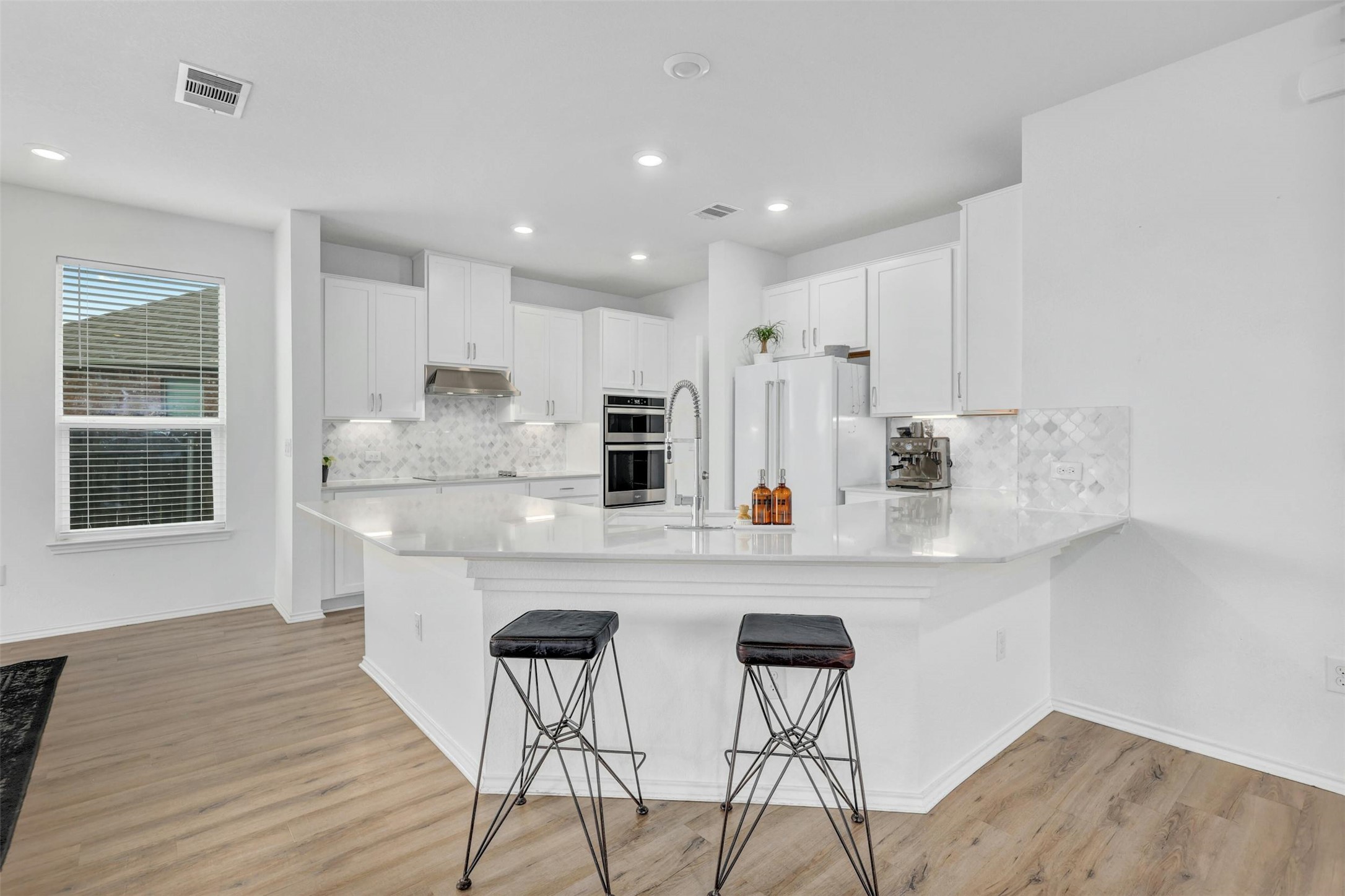 Photo of Listing #3345827