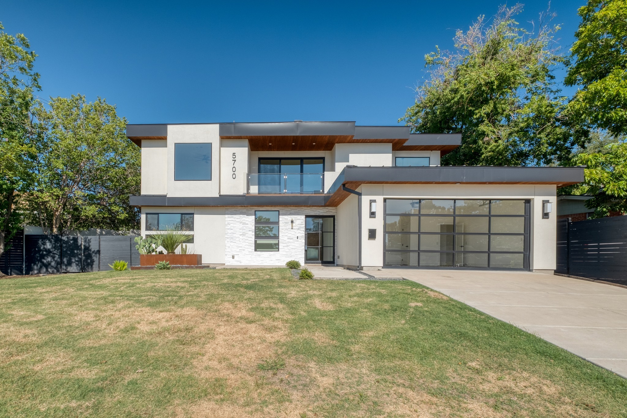 Photo of Listing #1546354
