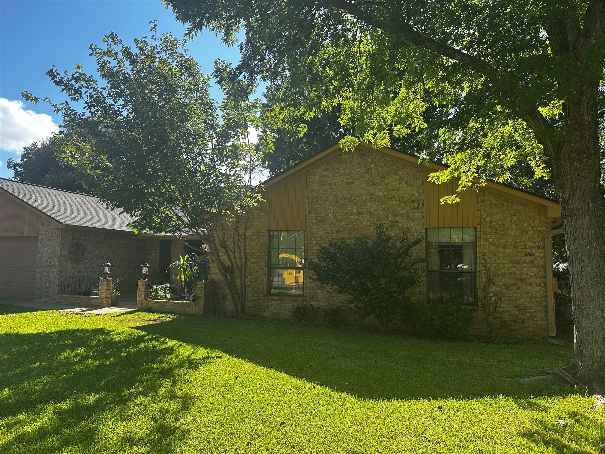 Photo of Listing #9301857