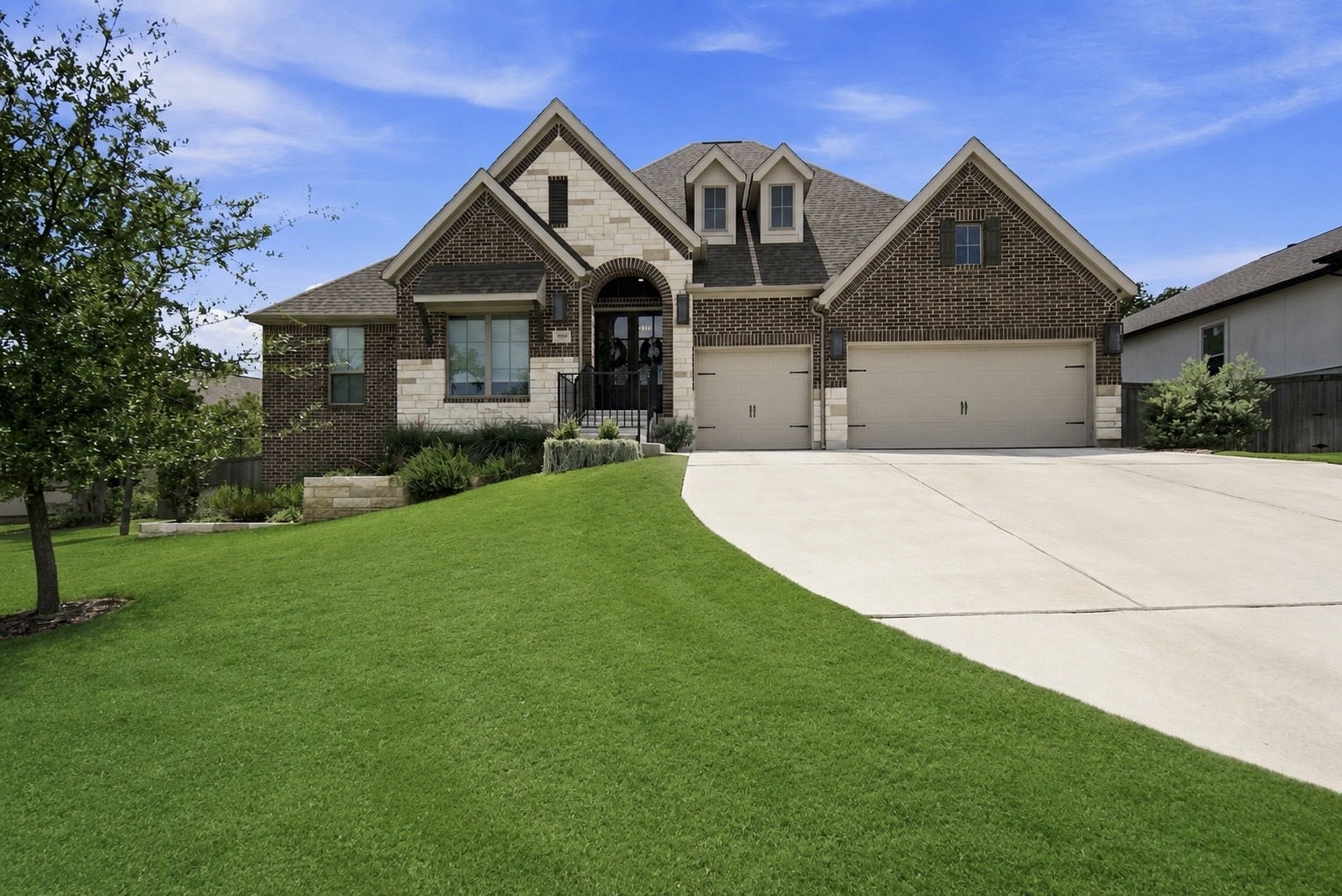 Photo of Listing #3129893