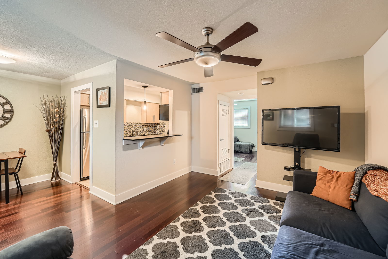 Photo of Listing #1781177