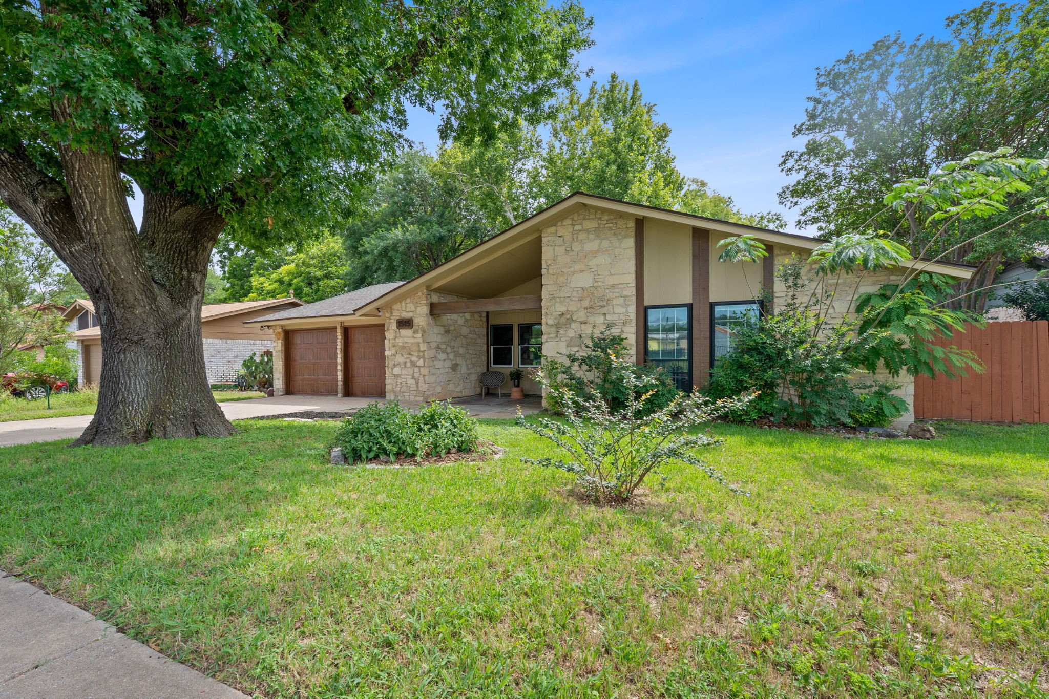 Photo of Listing #8300733