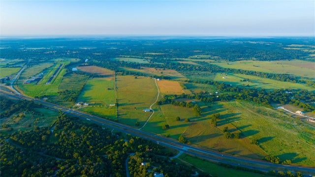 577 State Hwy 71 W, Smithville