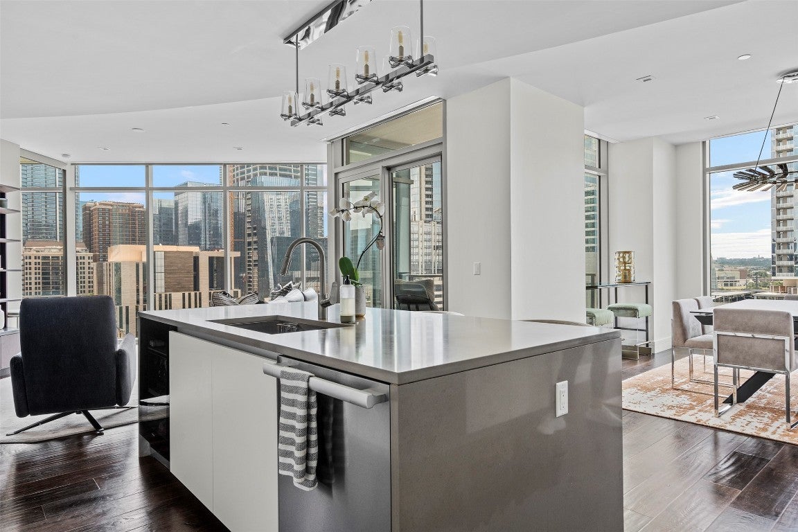 Photo of Listing #9369799