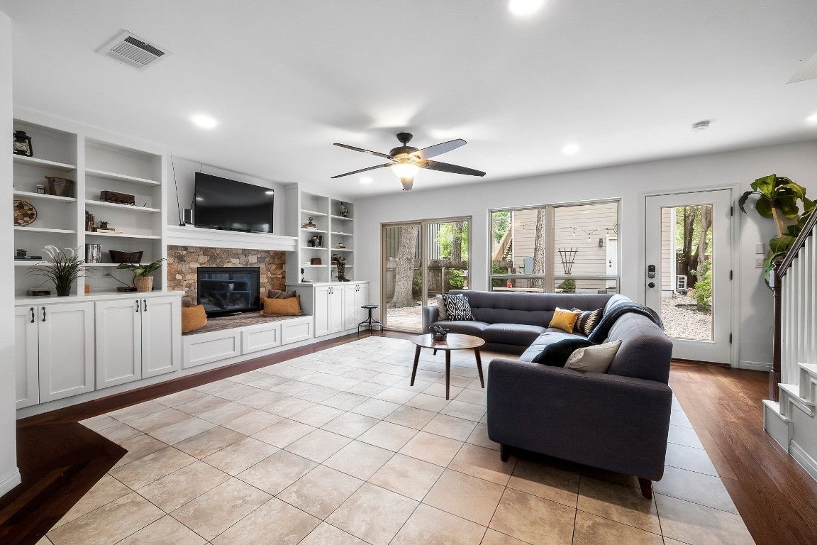 Photo of Listing #1277295