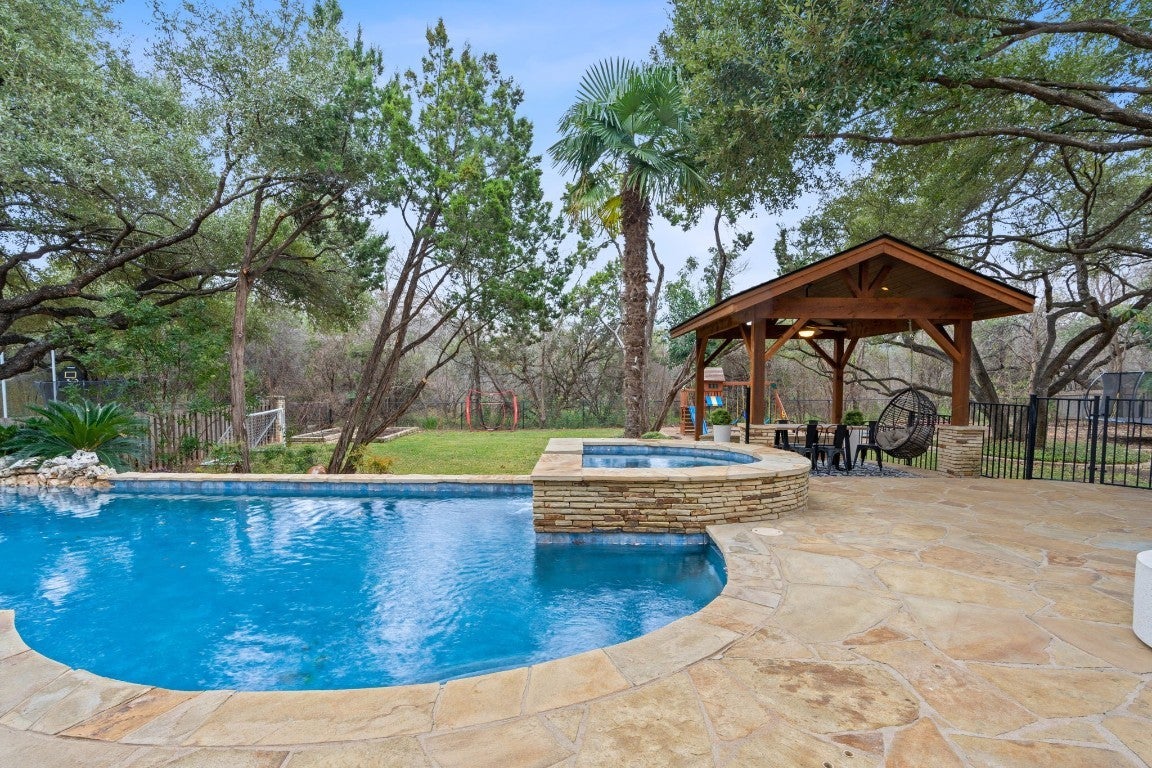 Photo of Listing #4138678