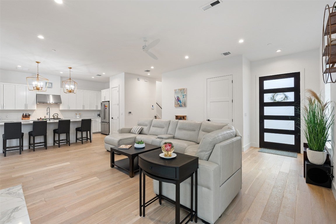 Photo of Listing #2685742