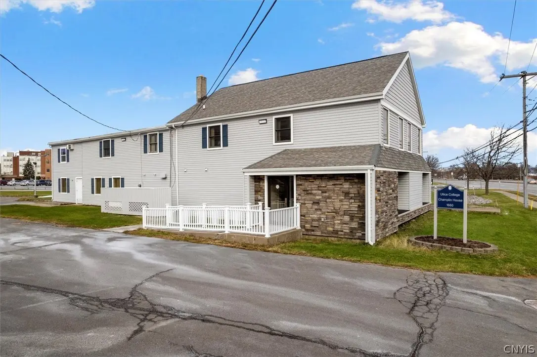 Photo of Listing #S1445105