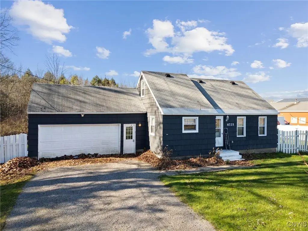 8725 Caughdenoy Road, Clay