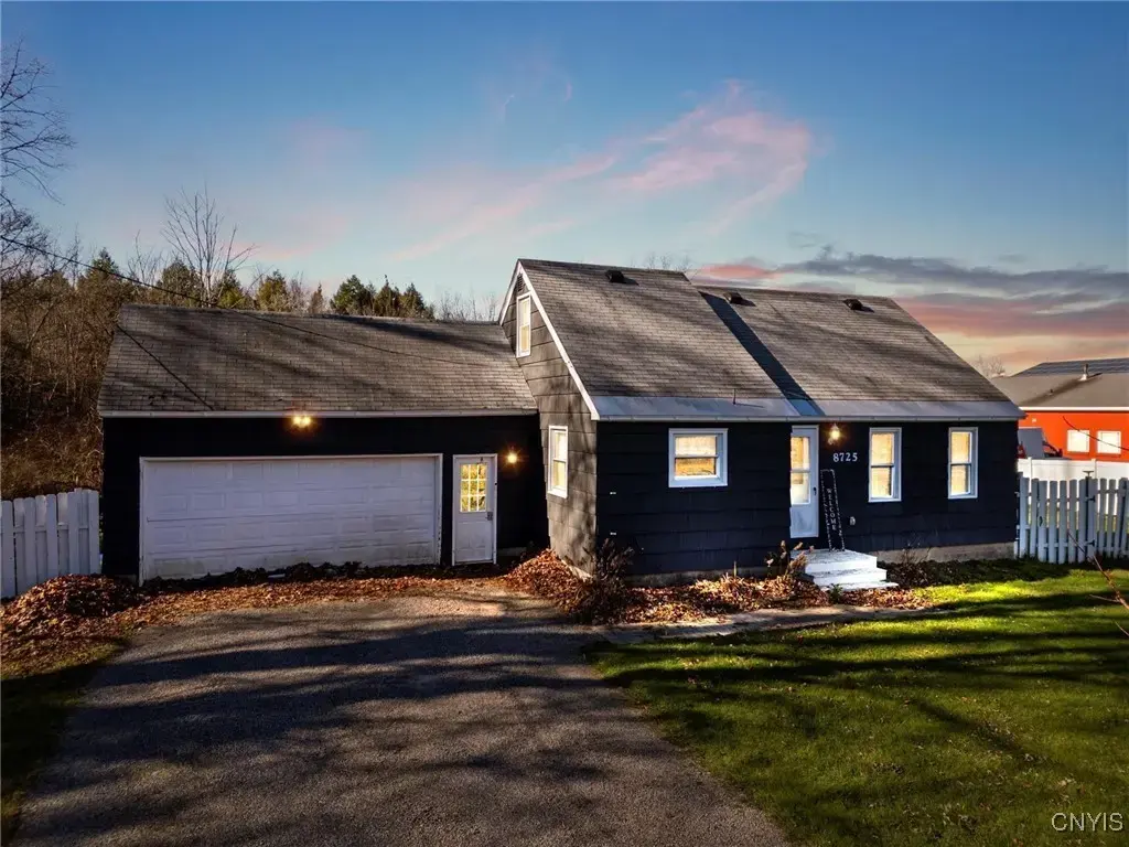 8725 Caughdenoy Road, Clay