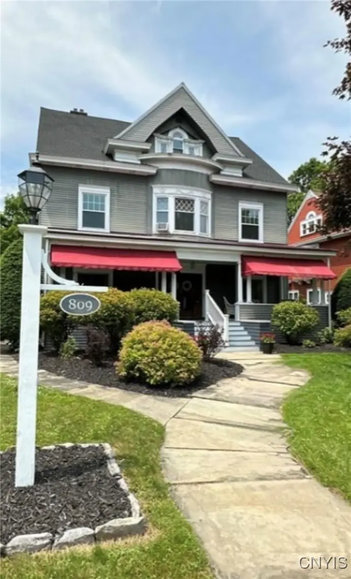 Photo of Listing #S1597955