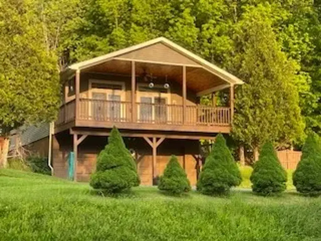 2556 County Highway 22, Richfield