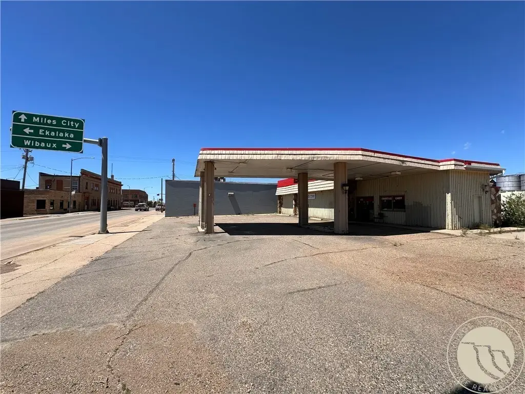 19 E Montana Avenue, Baker