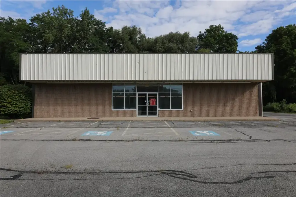 27 State Route 31, Lyons