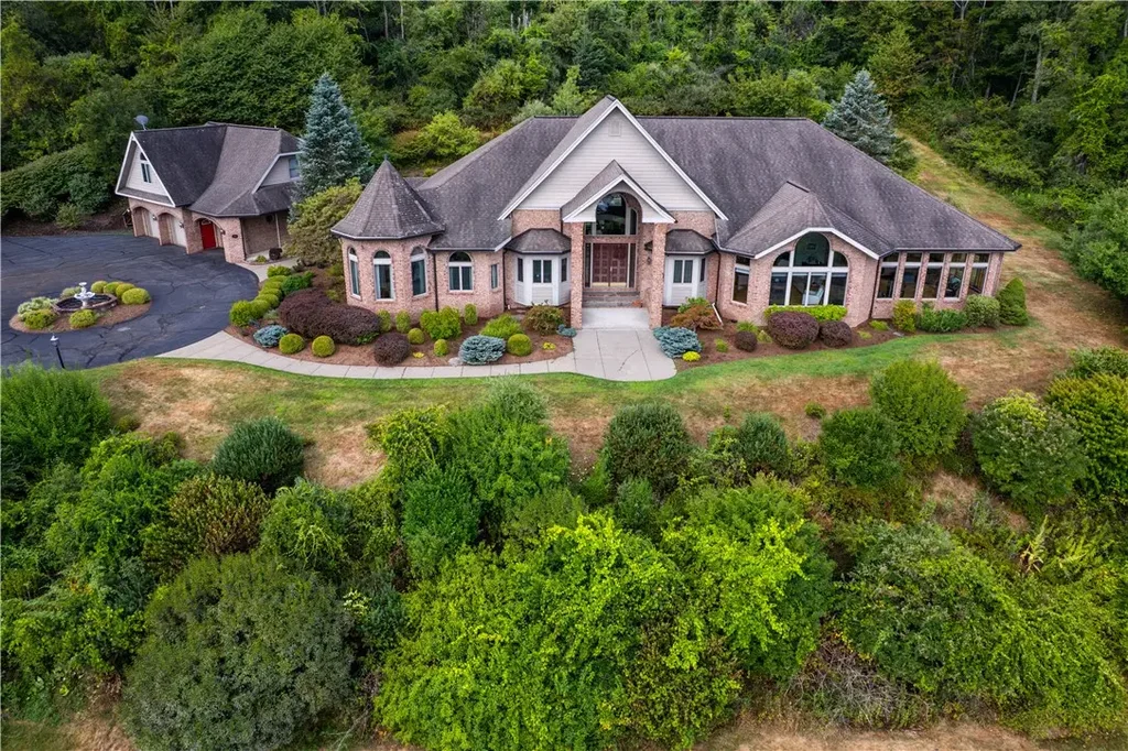 186 Hillcrest Road, Elmira