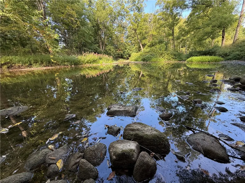 Photo of Listing #R1634702