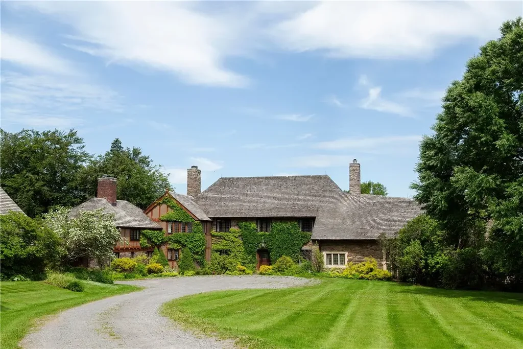 352 Galli Curci Road, Middletown