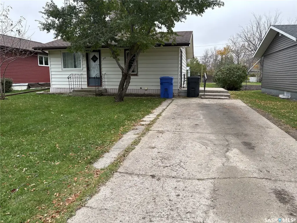 230 Prothero Avenue E, Churchbridge