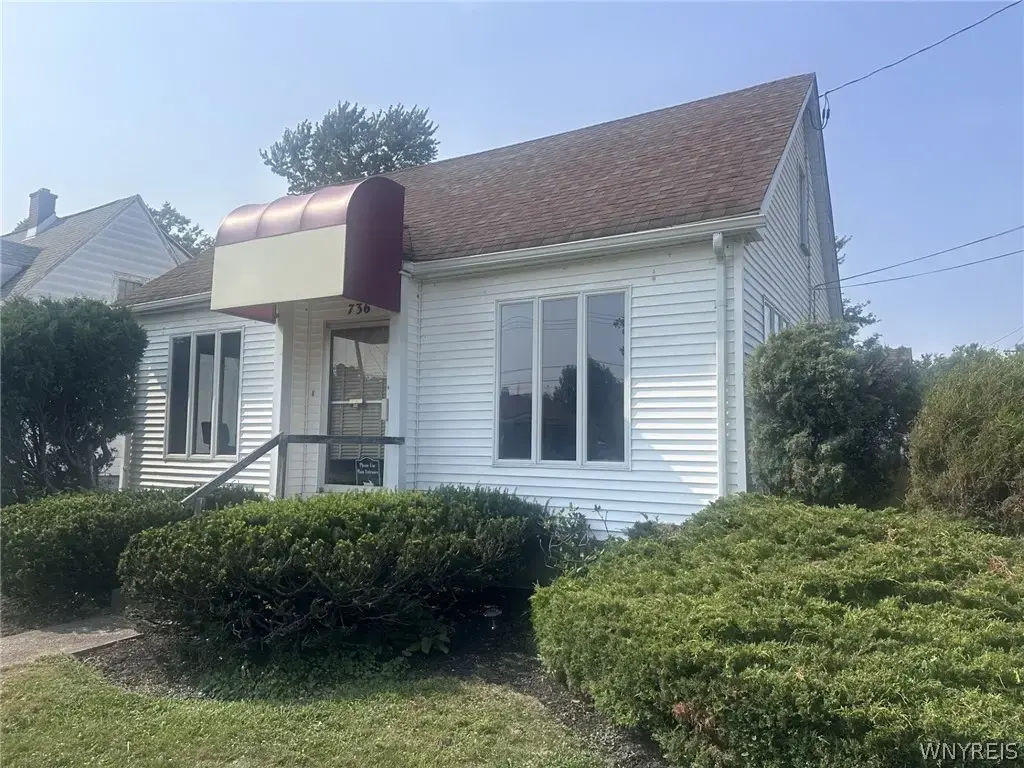 736 Center Road, West Seneca