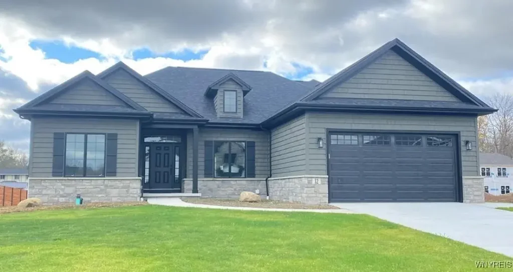 18 Richfield Road, Amherst