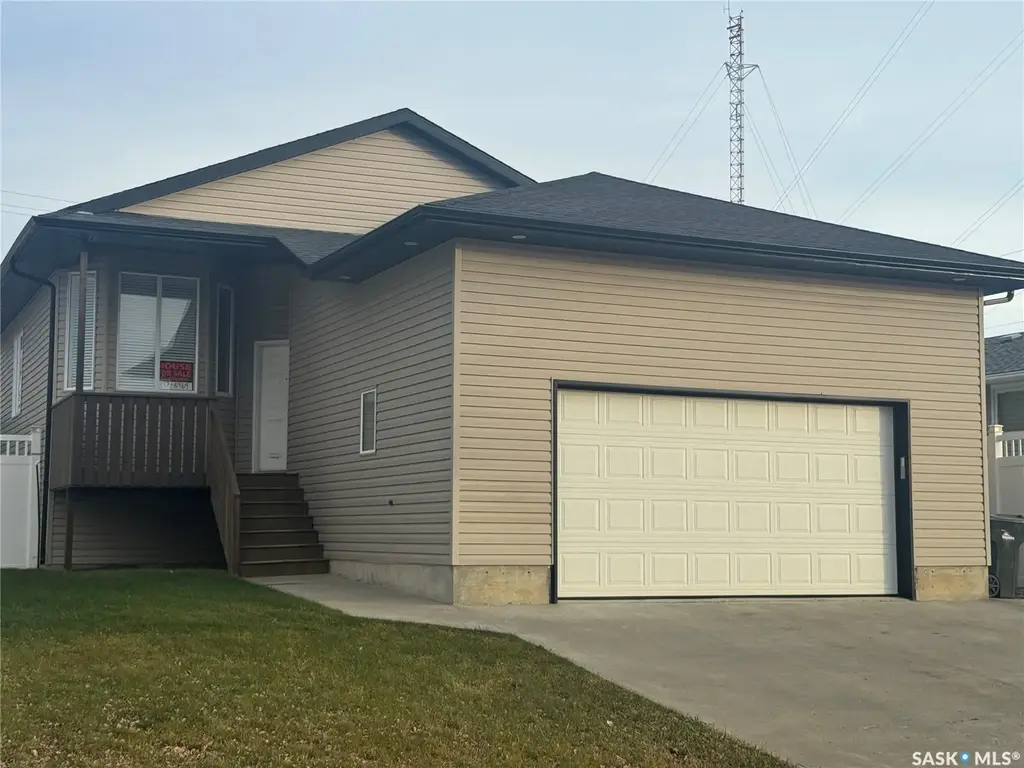 916 3rd Street Se, Weyburn