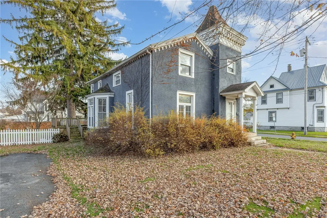 Photo of Listing #R1652403