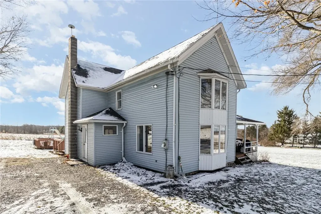 6004 Decker Road, Livonia