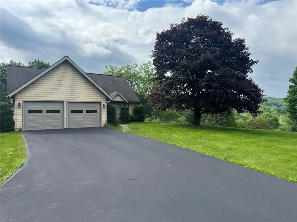 1490 County Highway 10, Meredith