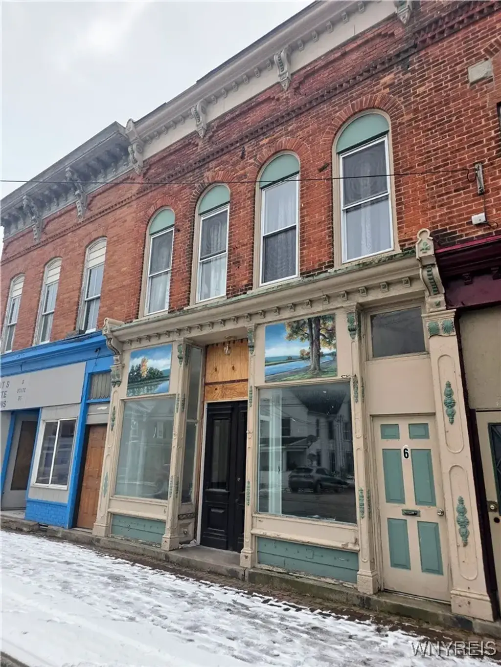 6 State Street, Royalton