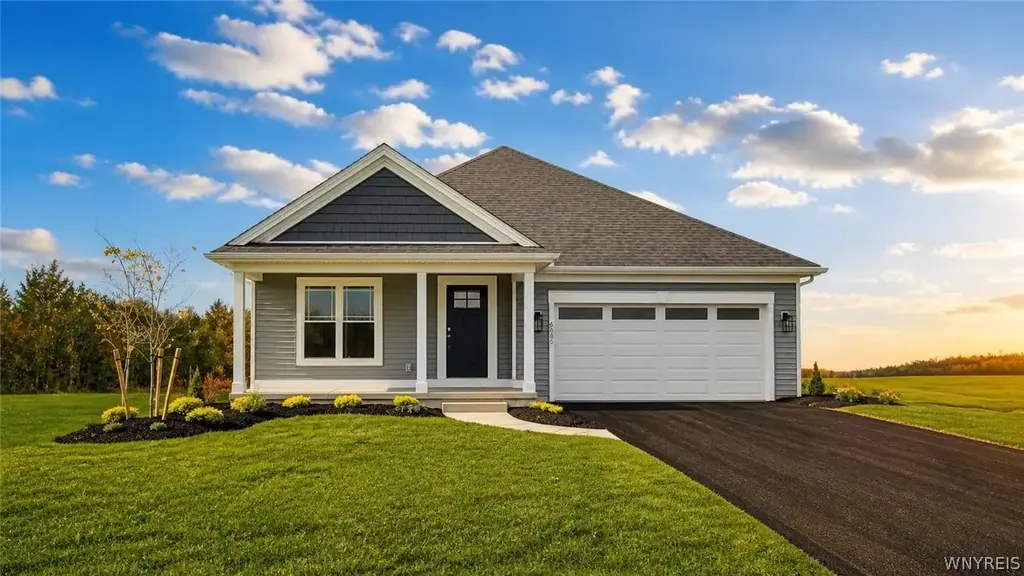 6685 Curtis Court, Lockport Town
