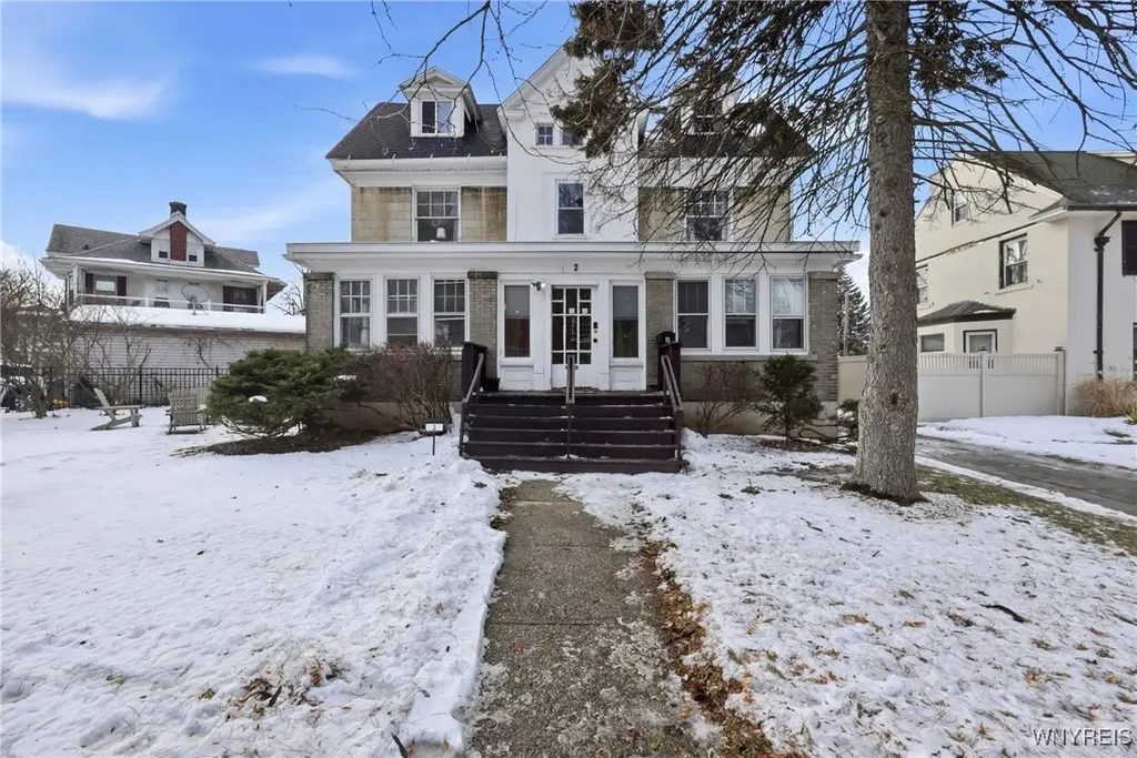 2 Niagara Falls Boulevard, Buffalo