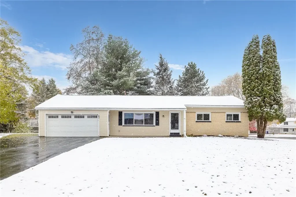 43 Longsworth Drive, Penfield