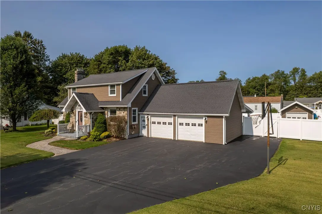 Photo of Listing #S1657803