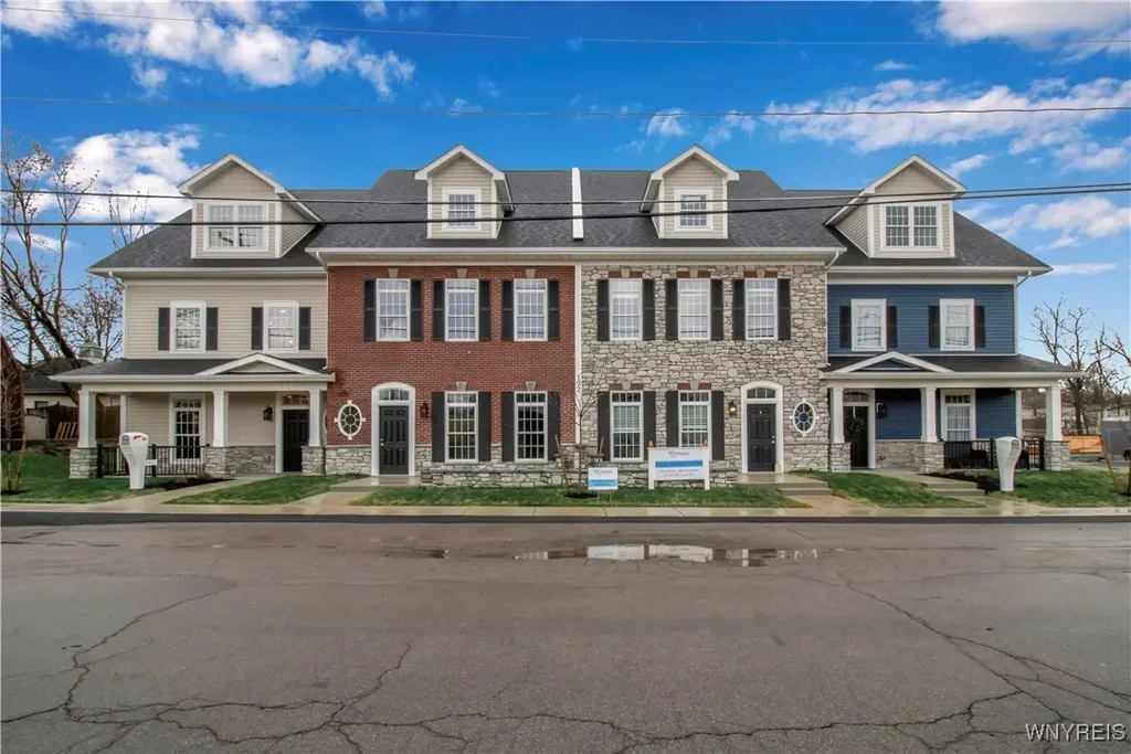 106 California, Amherst