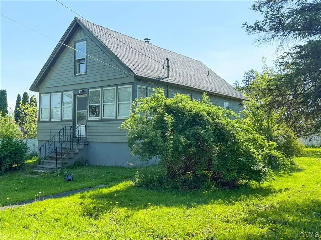 16 1st Street, Whitestown