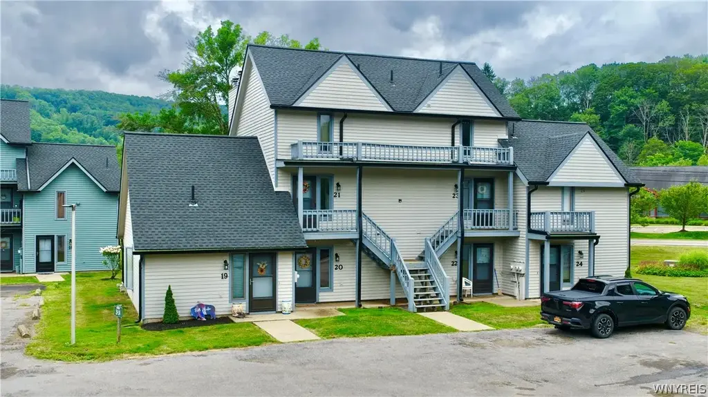 20 Wildflower, Ellicottville