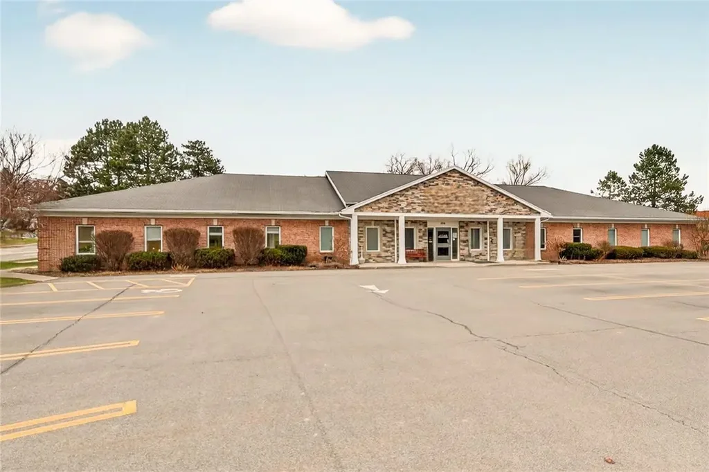 790 Ayrault Road, Perinton