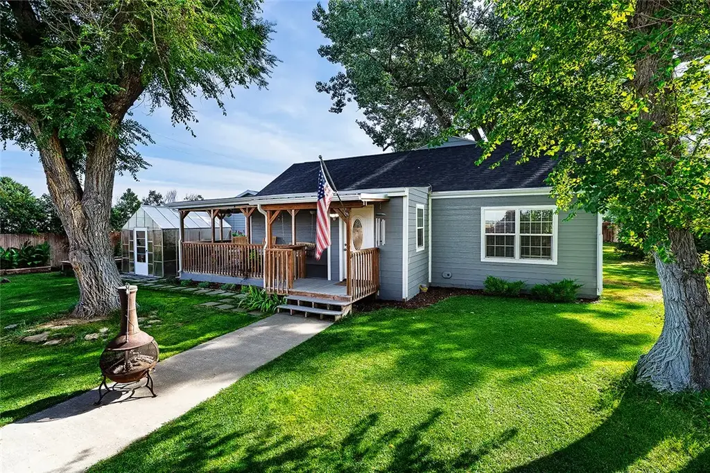 108 3rd Ave, Custer