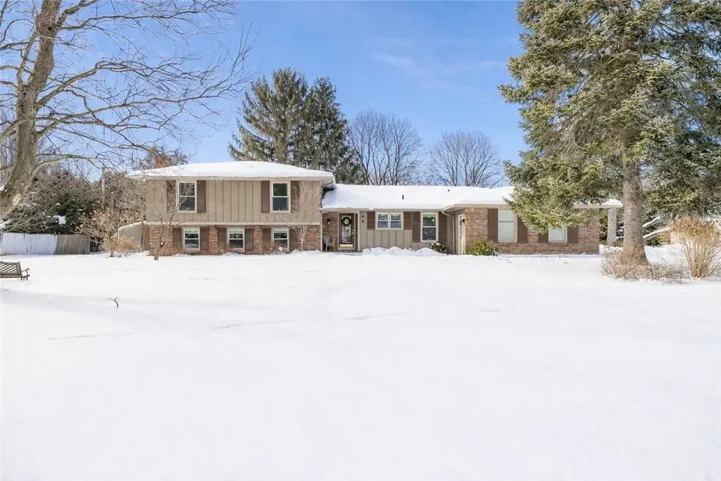 9 Bromley Road, Pittsford