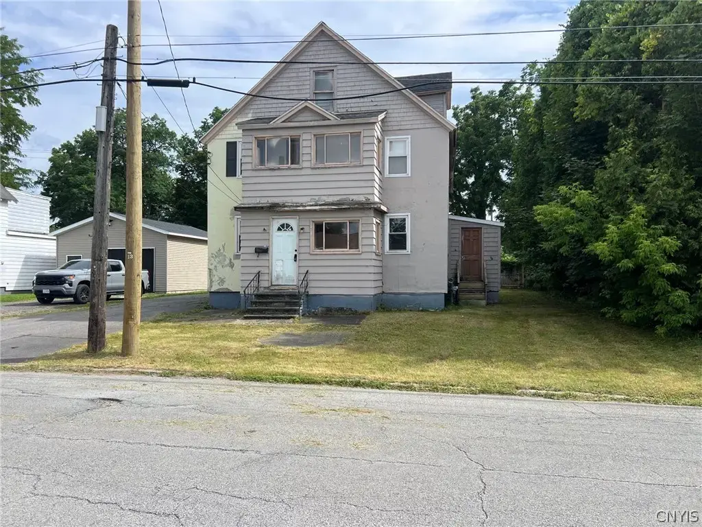 1869 Merriline Avenue, Utica
