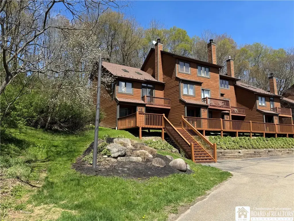 16 Stone Ridge, Ellicottville