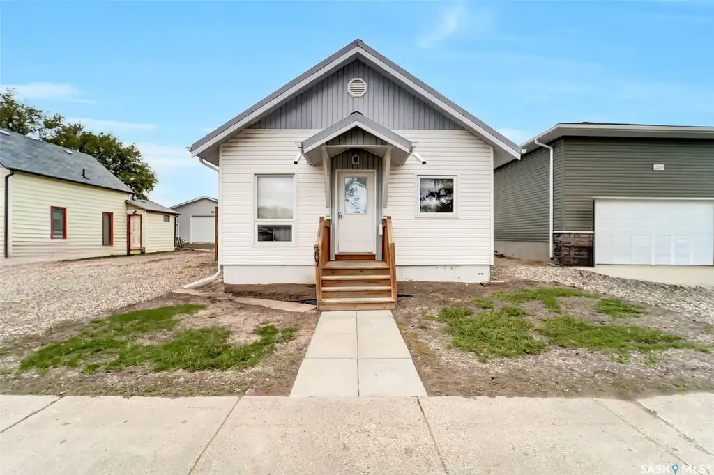 207 5th Avenue E, Biggar