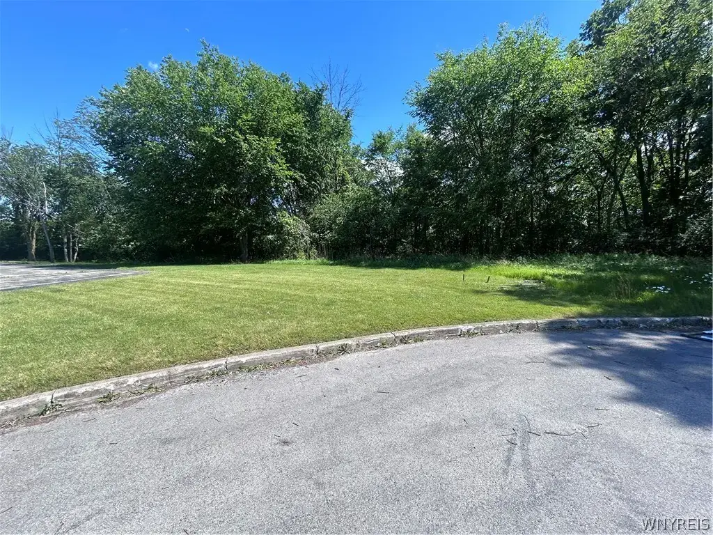 84 Davison Court, Lockport City