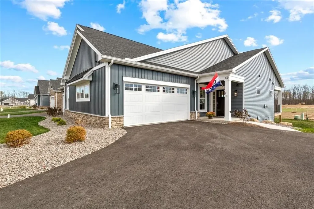 119 Cedarway Circle # 405, Webster