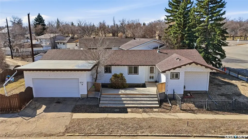 601 Centre Street, Assiniboia