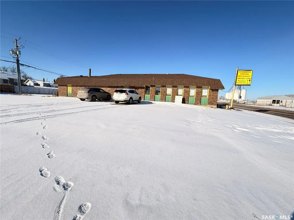 305 1st Avenue W, Assiniboia