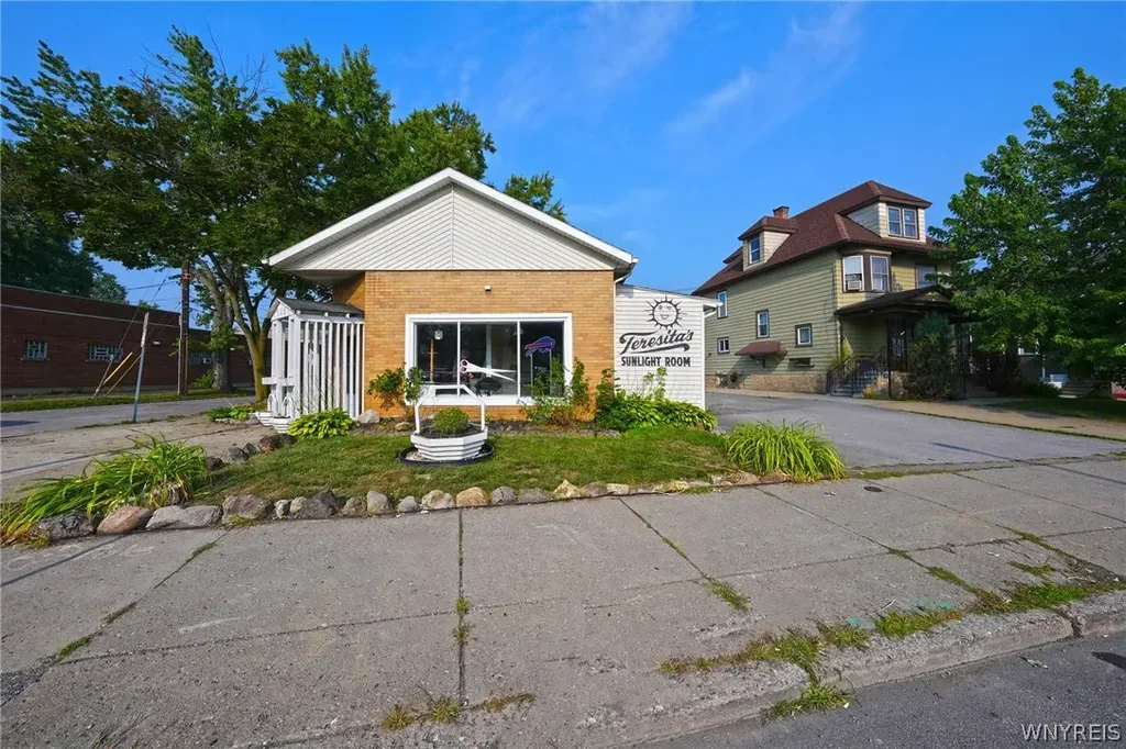 925 Abbott Road, Buffalo