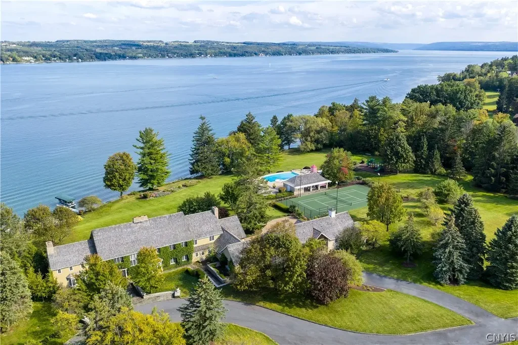 3074 W Lake Road, Skaneateles