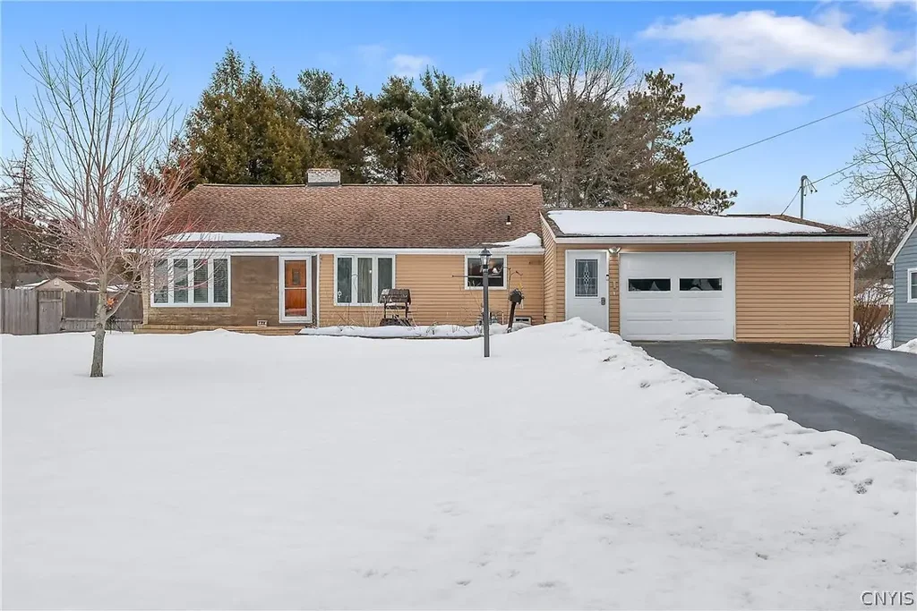 7218 Willow Road, Clay